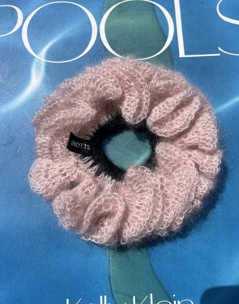 KNOTTS HOHAIR SCRUNCHIE PINK PUMP