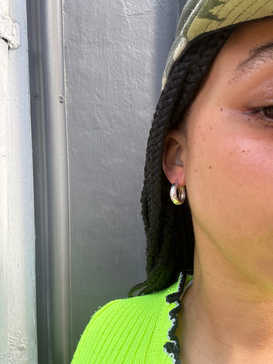 SACROSANCT SMALL CLASSIC HUGGIE HOOPS