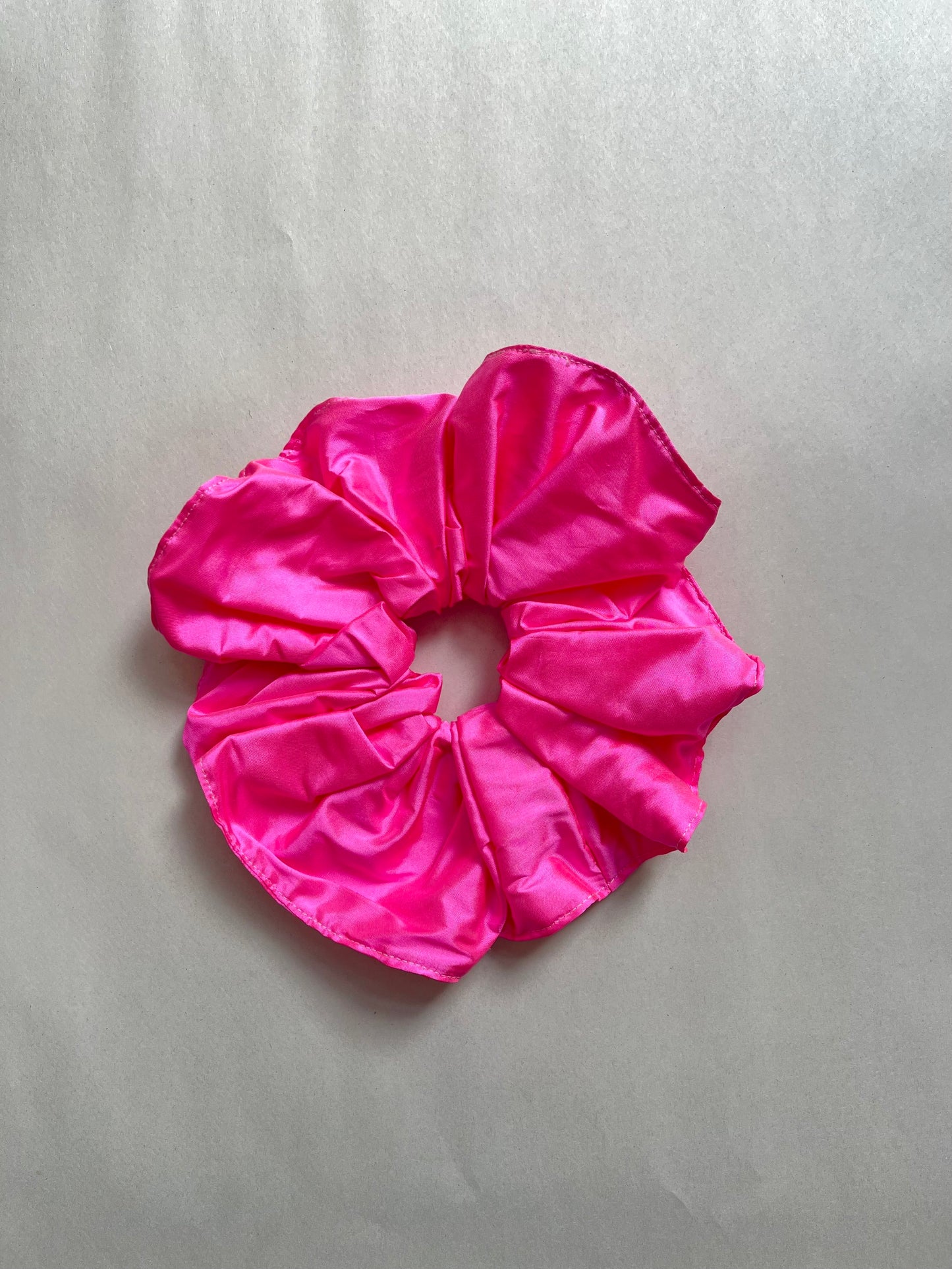 BIG SILK SCRUNCHIE PINK