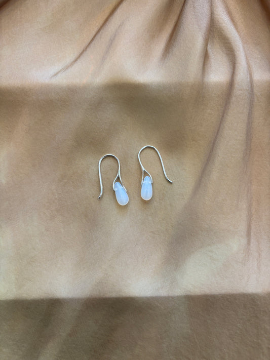 SISI JOIA MINI BROTE EARRINGS - OPALINE WHITE