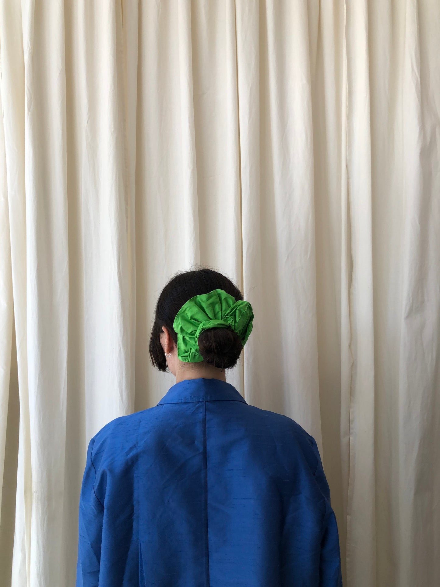 BIG SILK SCRUNCHIE GREEN