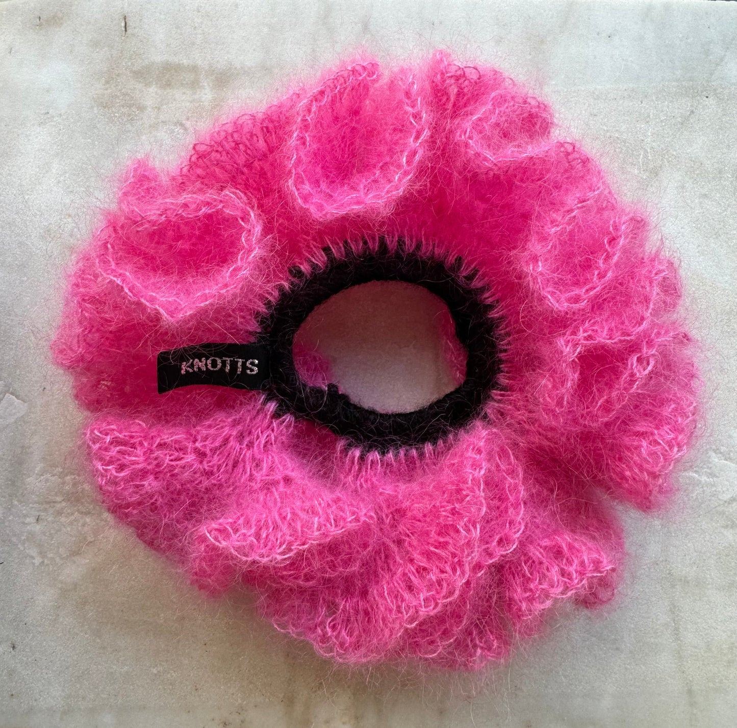 KNOTTS MOHAIR SCRUNCHIE PINK